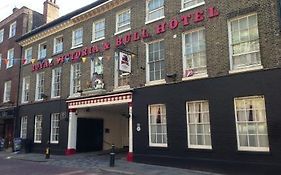 The Royal Victoria & Bull Hotel